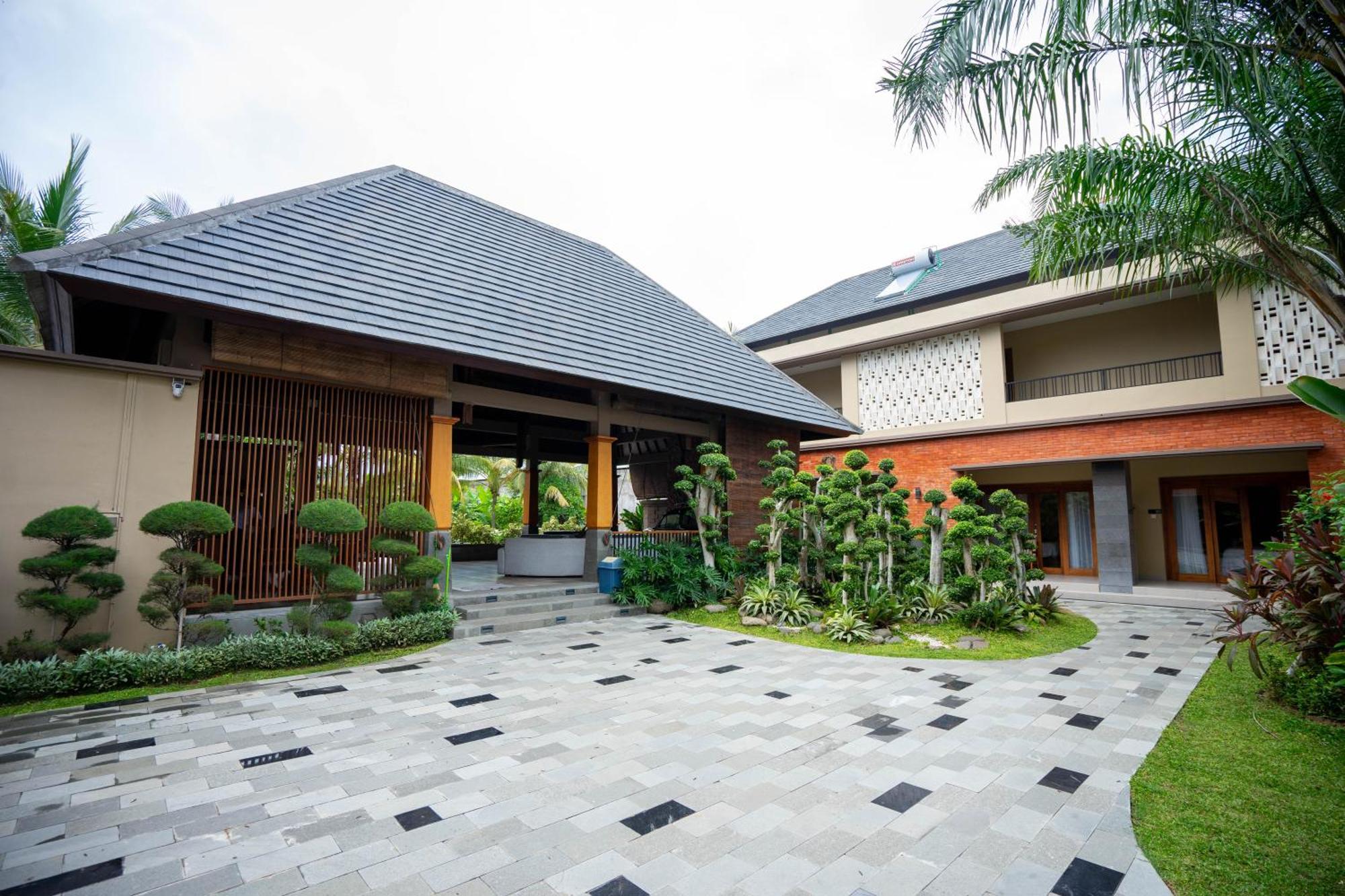 The Grand Villandra Resort Lovina Exterior photo